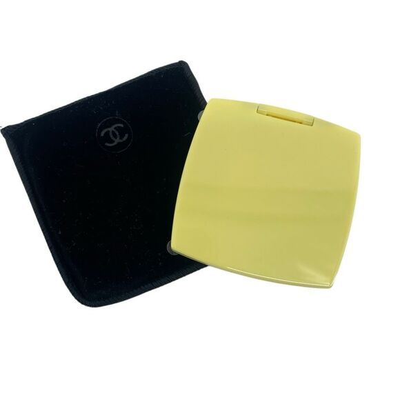 CHANEL Miroir Double Facettes Yellow Compact Mirror Duo | New | Luxe Accessory - Picture 7 of 13